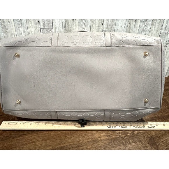 Betsey Johnson Large Tote Duffle Weekender Travel Bag Skulls Gray - Picture 9 of 9